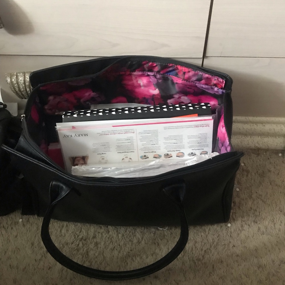 Brand new Mary Kay bag with floral interior nwt